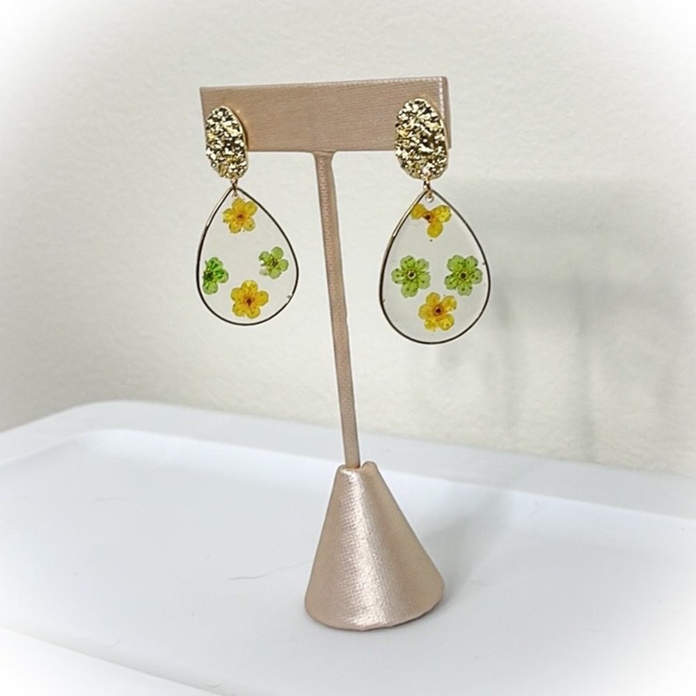 💕Fun Floral Fashion Earrings💕 - Picture 5 of 5